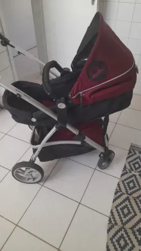 Vendo Carrinho de bebê 2 em 1