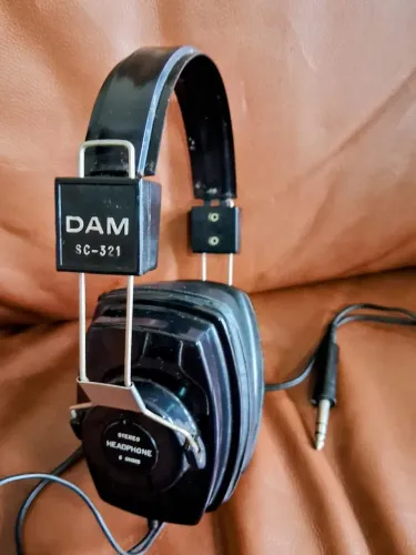 Fone de ouvido antigo DAM SC 321