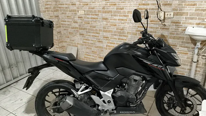 Moto muito nova super conservada baixa quilometragem