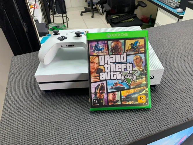 Xbox one S 1tb 1 controle original GTA V