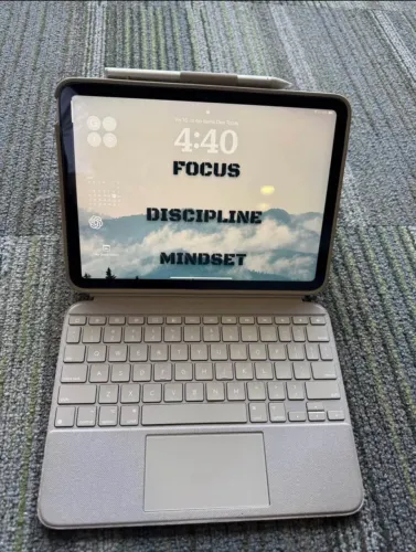 iPad 10th generation + capinha e teclado longitech sem fio e bluetooth