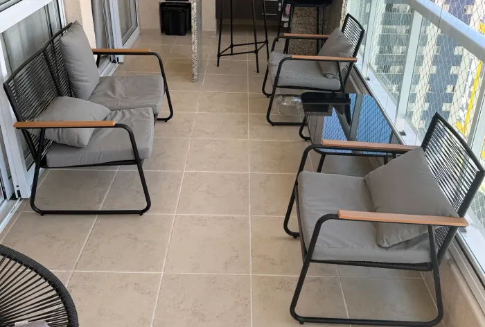 Conjunto cadeiras e mesa área externa