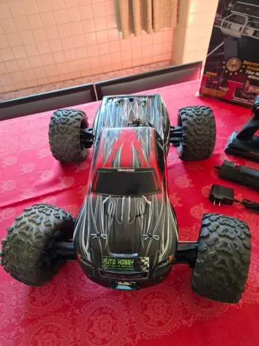 Automodelo Traxxas Revo 3.3