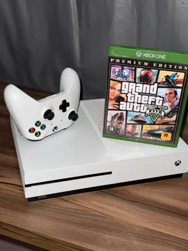 XBOX ONE S 1TB + CONTROLE + GTA V e outros Jogos