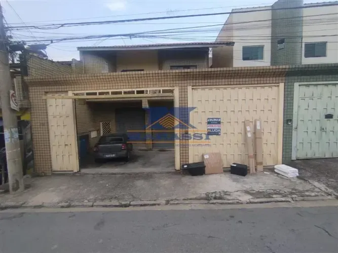 Imóvel para aluguel possui 200 metros quadrados em Vila Camilópolis - Santo André - SP