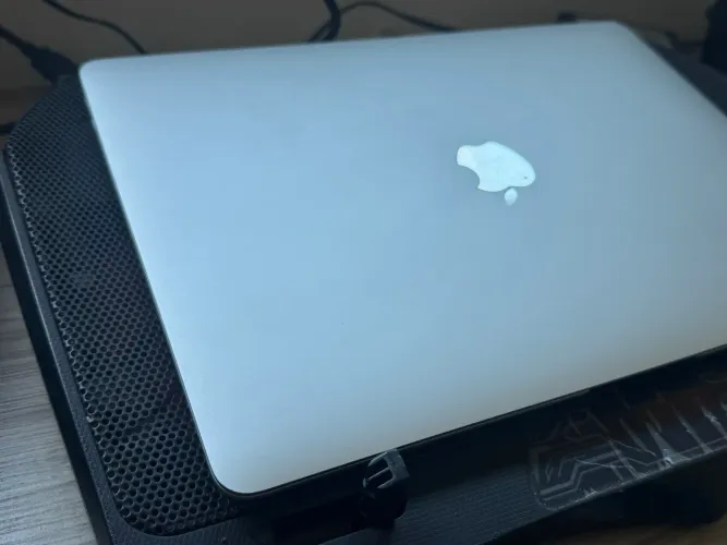 Macbook M1 256gigas, 8 de ram. 2700