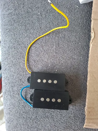 Captador baixo Precision retirado de um squier