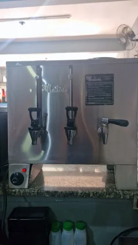 Máquina de café e leite industrial