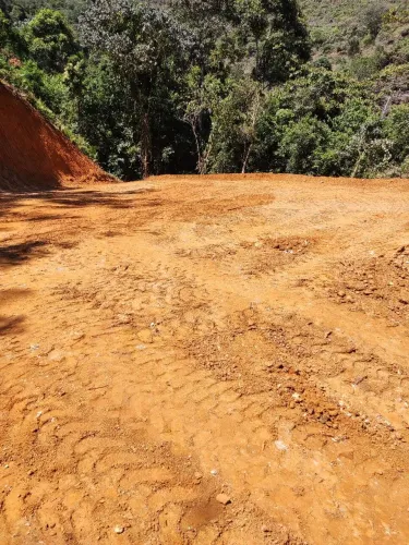Oportunidade. Linda Chácara de 5000m2, apenas 700 metros da BR 262. Perto Casa da Bica
