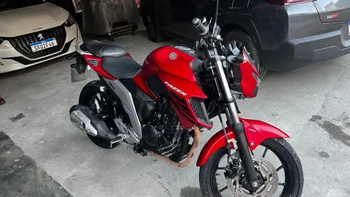 VENDO FZ25 VERMELHA ÚNICO DONO