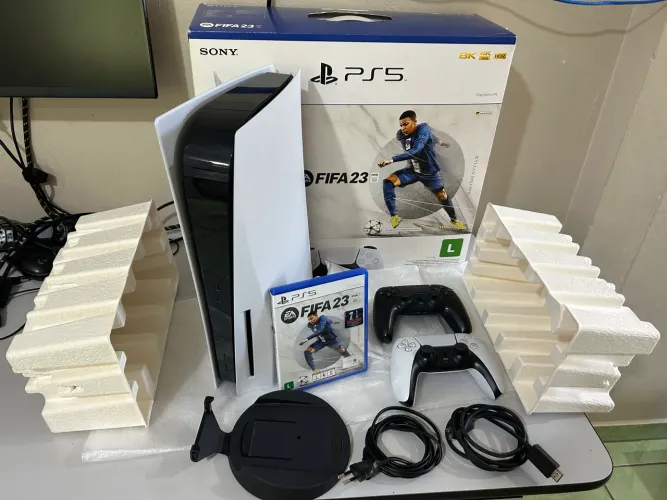 Ps5 na caixa + 2 controles e 1 jogo