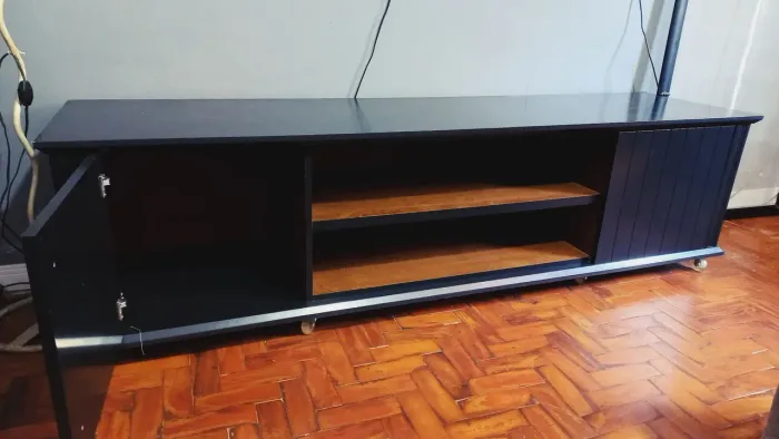 VENDA URGÊNTE - Rack Preto com 2 Portas - 1,80 m