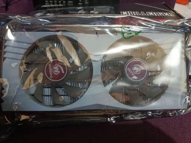 Rx 580 8GB VEINEDA COM CASE DE PROTEÇÃO TRASEIRA