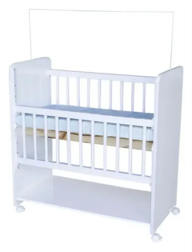 Mini berço branco com grade móvel e colchão