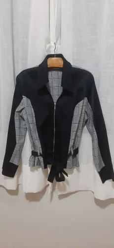Jaqueta com detalhes em cetim preto