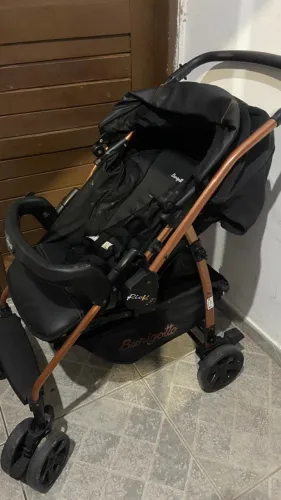 Vendo carrinho de bebê articulado