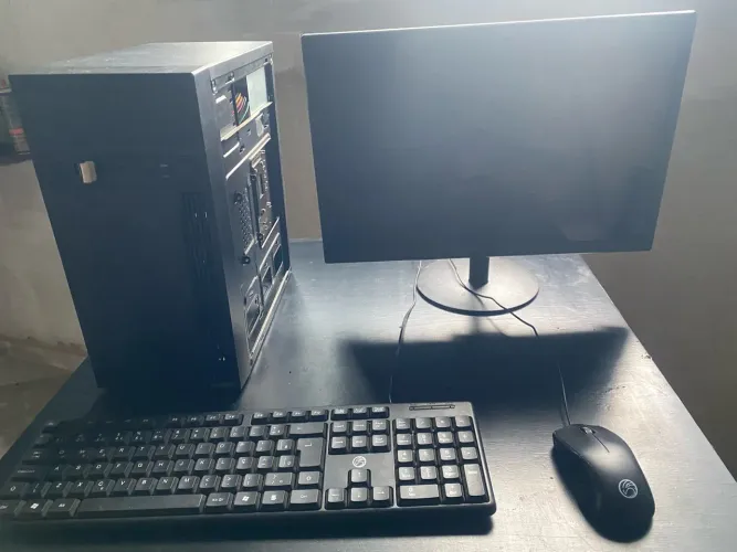 Computador de mesa para trabalhar ou estudar