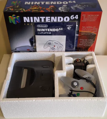 Nintendo 64- Versão Japonês com manual e jogo Mario kart. 