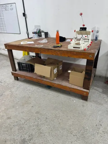 Bancada de Madeira Reforçada 2,00 X 1,20 Para durar Anos 