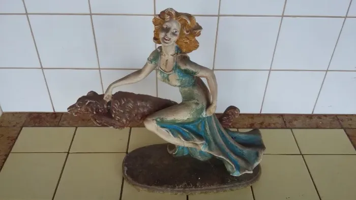 Antiga Estatueta Mulher-Lobo