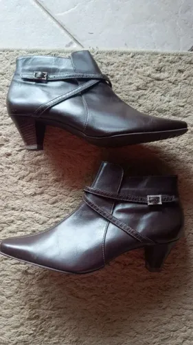 Bota couro legítimo feminina num 38