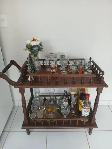 Carrinho de Bar de Madeira