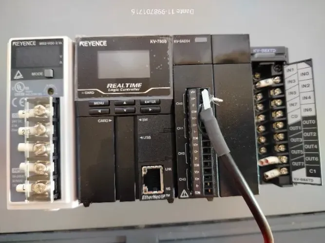 Keyence KV-750+KVB8XTD+KV-SAD04+MS2-H50 2.1A