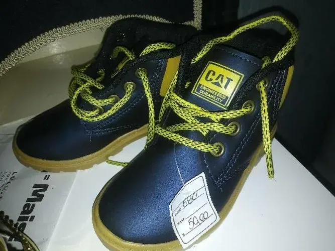 Bota menino n 23 NOVO