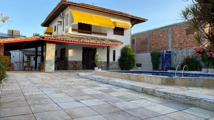 Excelente Casa em Vilas do Atlântico para Aluguel por Temporada