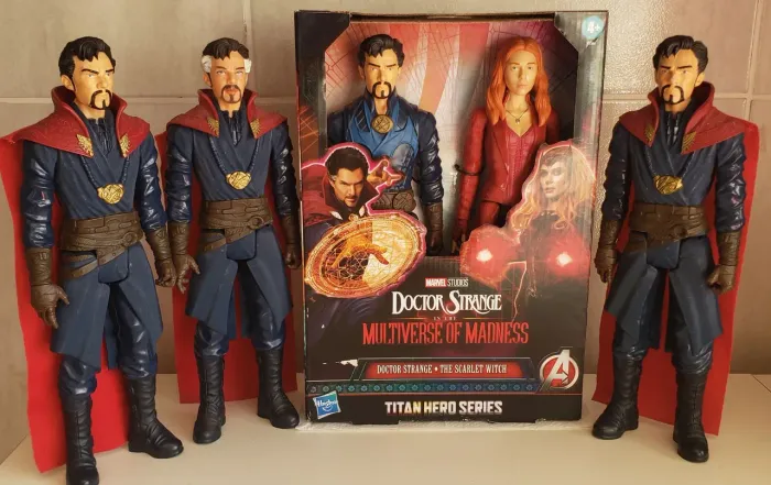Boneco Dr estranho com capa: 250,00