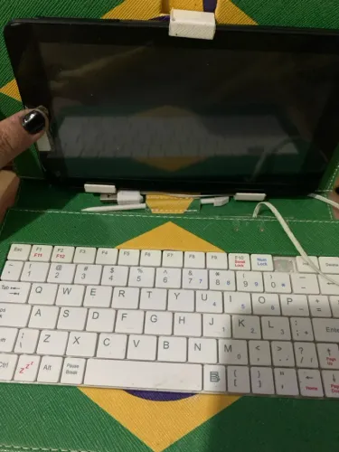 Tablet Multilaser m7 3g plus ótimo estado, vai com capa inclusa
