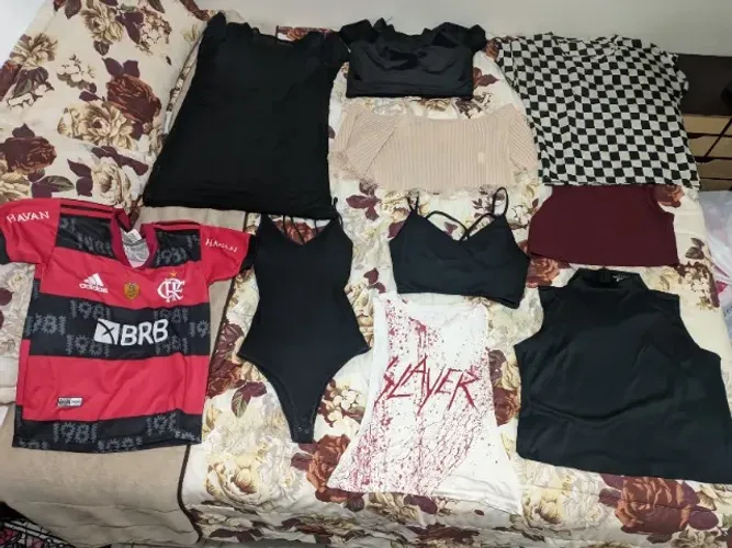 lote de roupas femininas tamanho P 32 peças