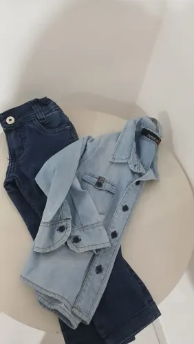 Conjunto Jeans (camisa jeans m.comprida marca: Reserva e calça jeans D.D) Tam. 02 A. Usada