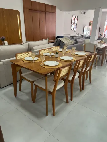 Mesa de jantar laminada com 6 cadeiras teladas