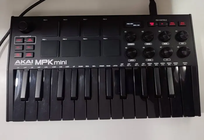 Akai MPK3 Mini Black- Teclado MIDI Profissional