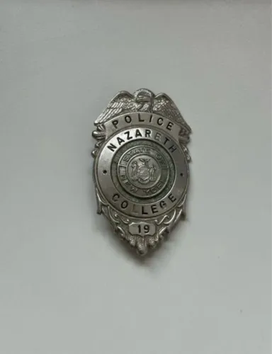 distintivo da polícia da nazareth college, estados unidos - item raro para coleção