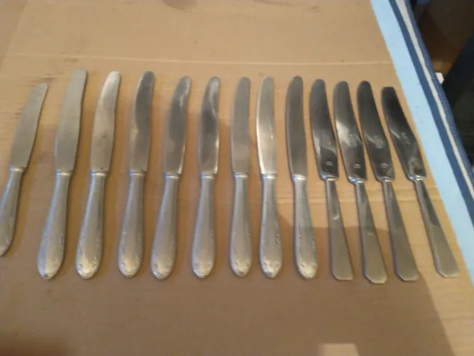 Conjunto de facas antigas