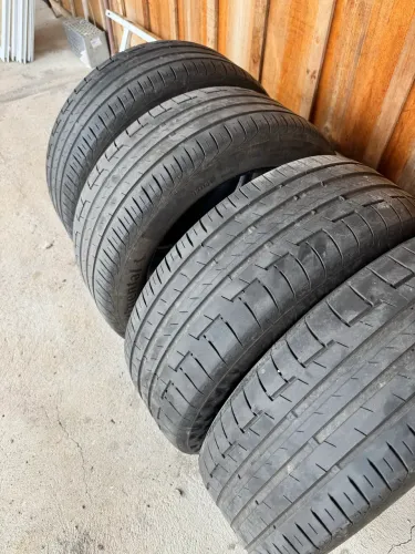 Pneu Continental Premium Contact.