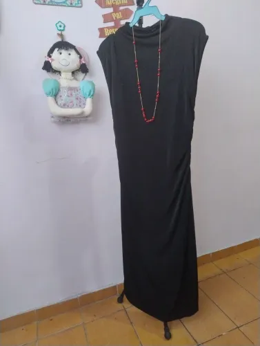 AIKILOUCURA! Vestido preto longo com detalhe (P/M)