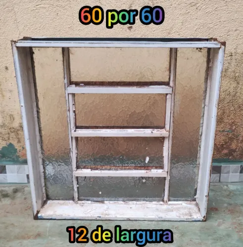 Janela pra banheiro funcionando perfeitamente tem vidro