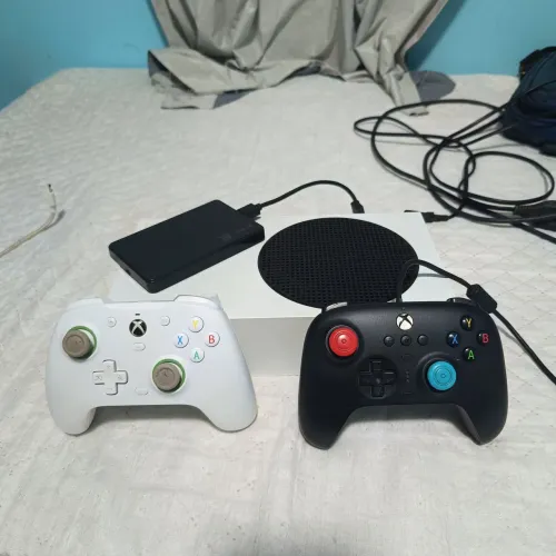Xbox séries s com 2 controles e HD de 500gb