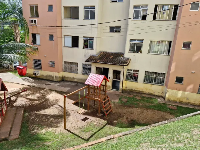 Entalhe rústico infantil no recreio dos bandeirantes 