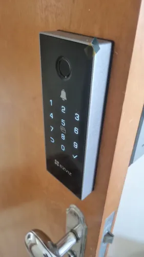 Fechadura Inteligente EZVIZ com Biometria e Teclado