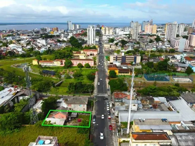 //Alugo área para depósito no Centro