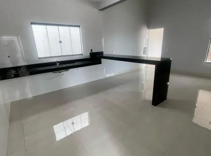 Vendo casa em Nerópolis com 3 quartos 1 suíte