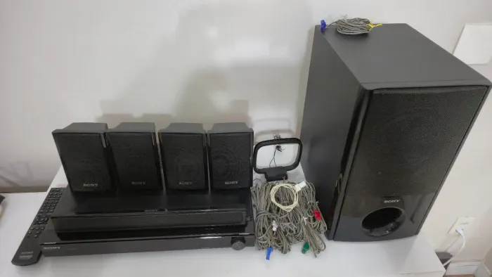 Home Theater Sony STR-KS360 com Subwoofer e Caixas