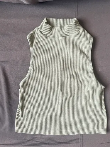 Cropped canelado verde Zara M