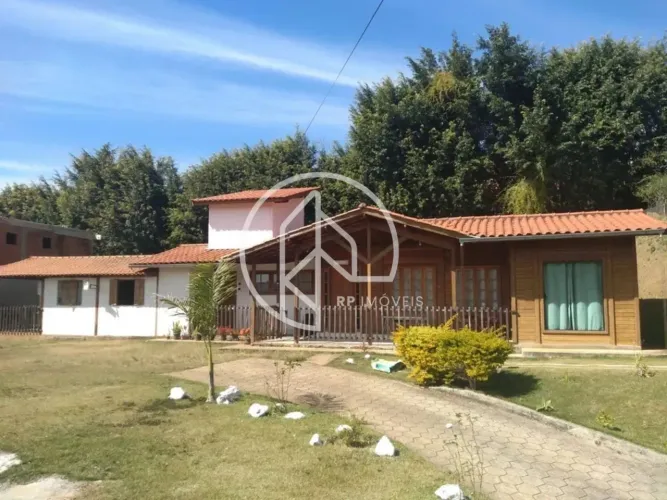 Imóvel para venda tem 180 metros quadrados com 3 quartos em Centro - Simão Pereira - MG