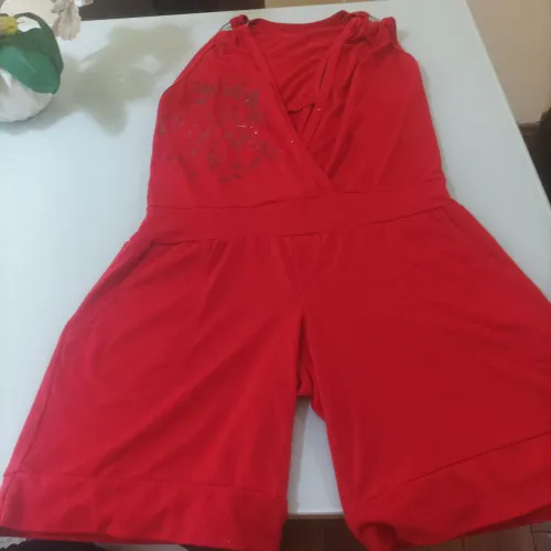 Macacão Vermelho - Tamanho M