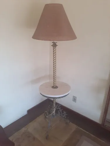 ABAJUR DE PEDESTAL vintage com mesa acoplada